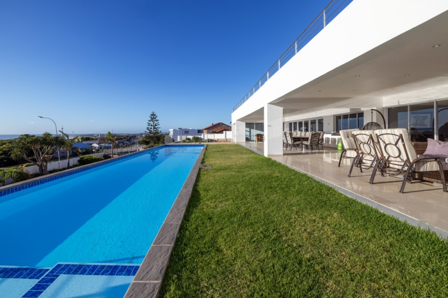 5 Bedroom Property for Sale in Jeffreys Bay Central Eastern Cape